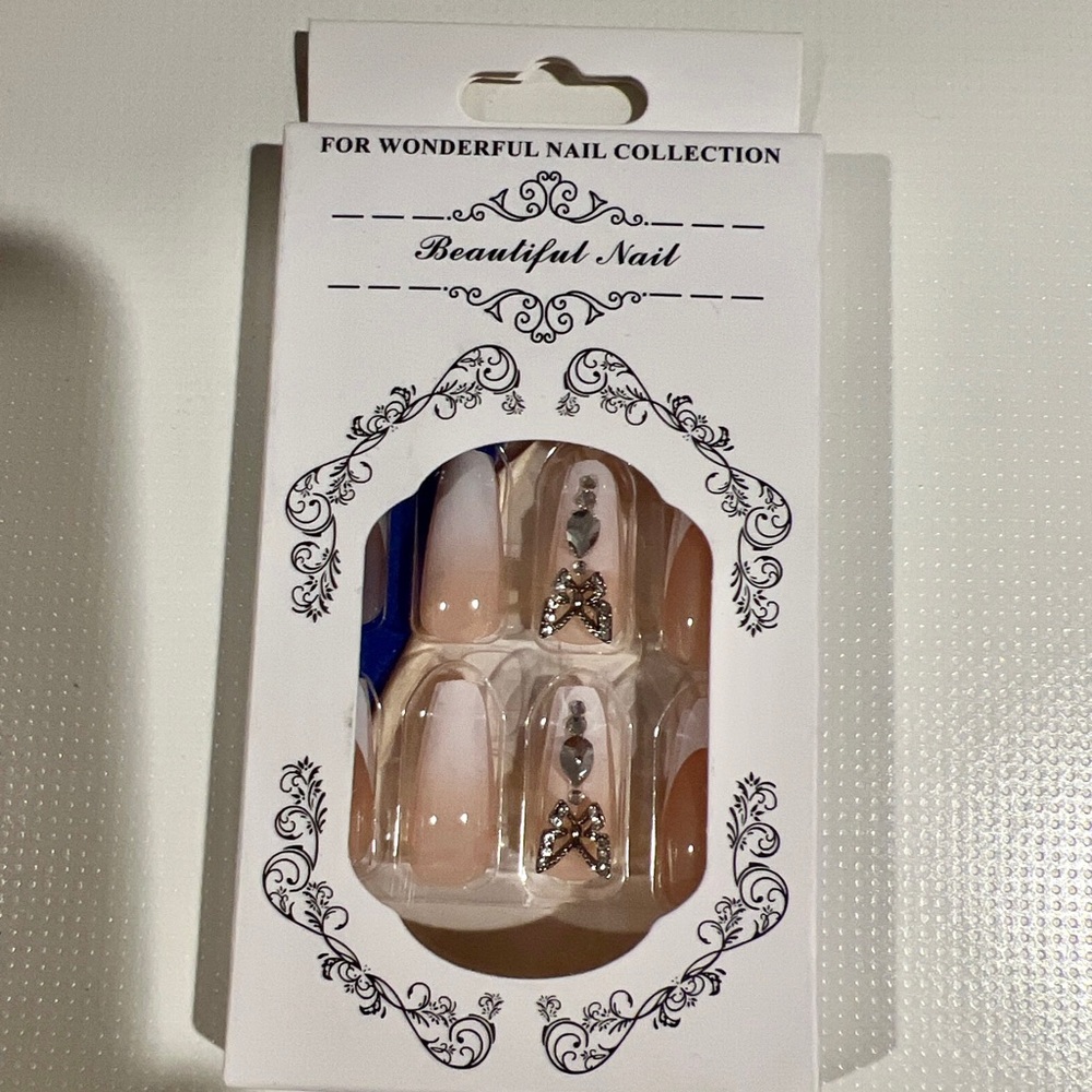 Press on Nails ， DIY for Girls and Women